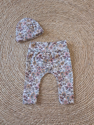 Broekje paarse/roze bloemen