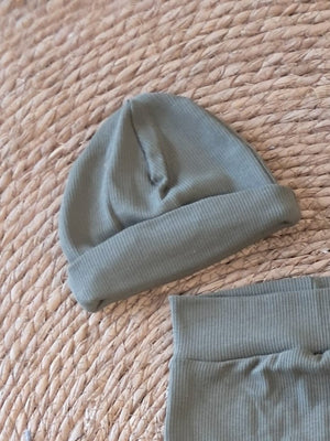 Newborn mutsje leger groen